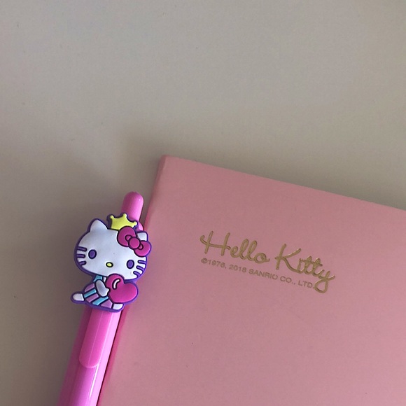 HELLO KITTY Notebook & Pen Bundle 💗 - Picture 2 of 5